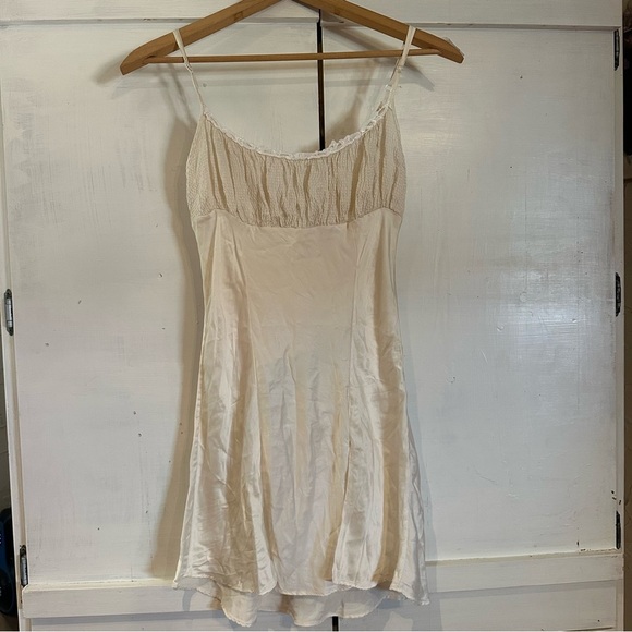Vintage Gold Tag Victoria's Secret Cream Satin Slip Nightgown Y2K - Size: Small - Picture 3 of 10
